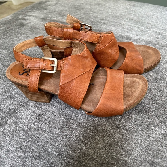 NEW Sofft Melina Size 9.5 Leather Buckle Ankle Strap Open Toe Block Heel Sandals - Picture 15 of 16